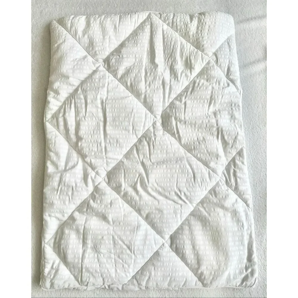 White Brooks Brothers quilted pillowcase 21 in X 28 inches